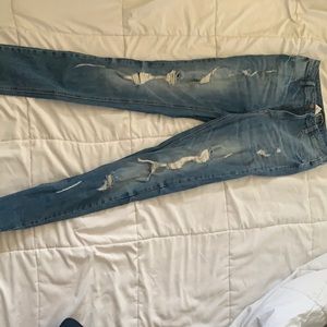 Distressed jeans curve advancing